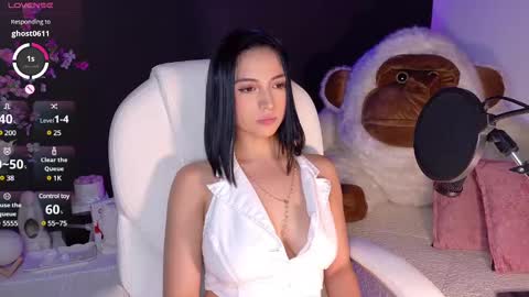 Olivia Mcneill  online show from February 2025 11:45:01 PM