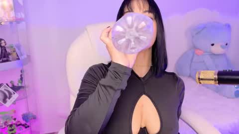 Olivia Mcneill  online show from October 2025 08:18:02 PM