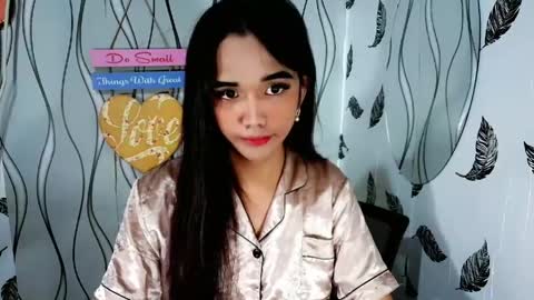 Snapshot of olivianiczxasshieerrraa6 chatting on May 2026 04:06:01 AM NICOLE online show from May 2026 04:06:01 AM