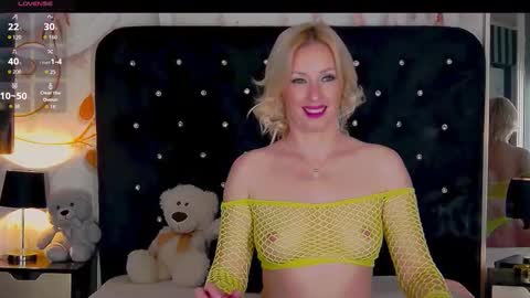 Olivia online show from October 2025 10:10:01 PM