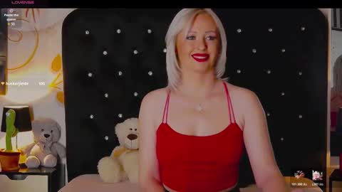 Olivia online show from December 2025 10:28:01 PM