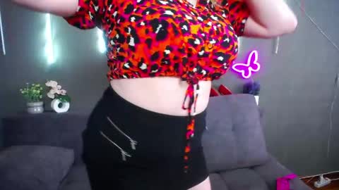 Snapshot of oliviaverr chatting on May 2026 12:21:01 PM Oliviaverr online show from May 2026 12:21:01 PM