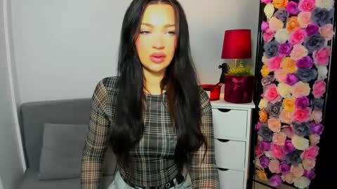 OliviaWomen online show from November 2025 07:19:02 AM