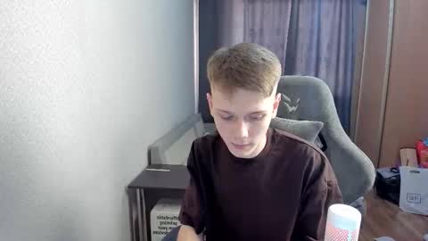 Snapshot of olvr_zoolander chatting on March 2026 11:26:02 AM Oliver and Mira online show from March 2026 11:26:02 AM