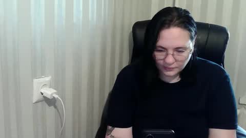 OlyaAndNetty online show from October 2025 10:30:01 AM