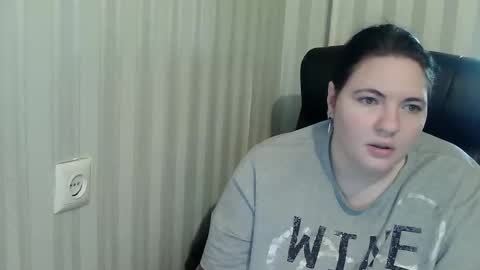 OlyaAndNetty online show from November 2025 09:44:02 AM