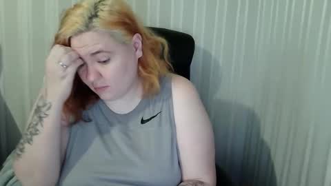 OlyaAndNetty online show from December 2025 11:40:02 AM