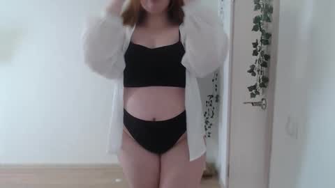 Snapshot of omellyoo chatting on March 2026 10:10:01 AM MellY online show from March 2026 10:10:01 AM