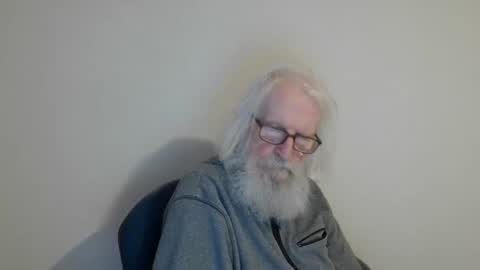 Snapshot of onanister chatting on January 2026 03:59:01 PM Somewhere over the rainbow online show from January 2026 03:59:01 PM