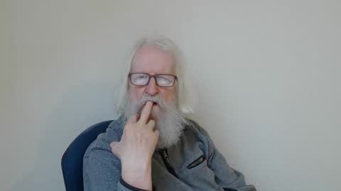 Snapshot of onanister chatting on January 2026 07:57:02 AM Somewhere over the rainbow online show from January 2026 07:57:02 AM