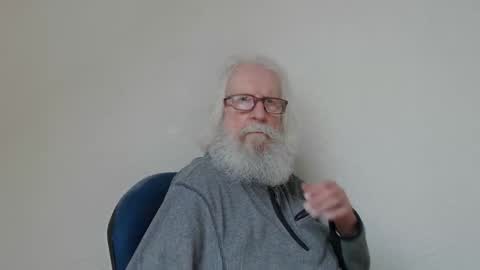 Snapshot of onanister chatting on January 2026 01:59:02 PM Somewhere over the rainbow online show from January 2026 01:59:02 PM