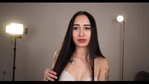 Snapshot of one_step_closer chatting on May 2026 06:43:01 AM Mia online show from May 2026 06:43:01 AM