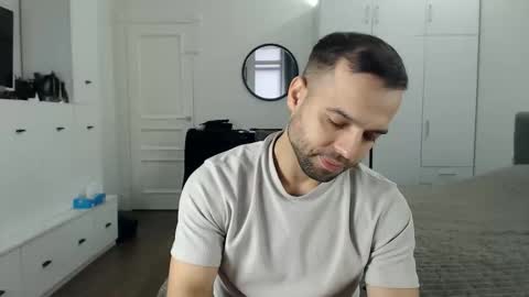 onebestlover online show from March 2026 05:41:02 AM