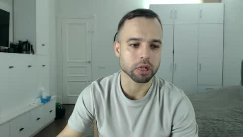 onebestlover online show from April 2026 08:26:02 AM