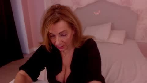 Snapshot of oneblondenicole chatting on February 2025 05:36:02 AM Nicole online show from February 2025 05:36:02 AM