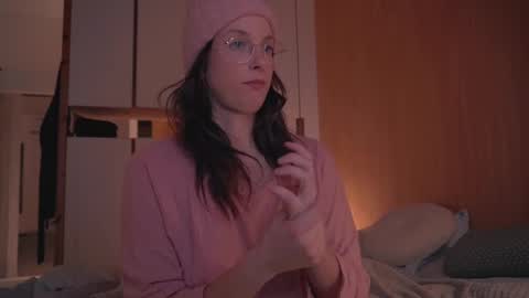 Ariel online show from December 2024 07:22:01 PM