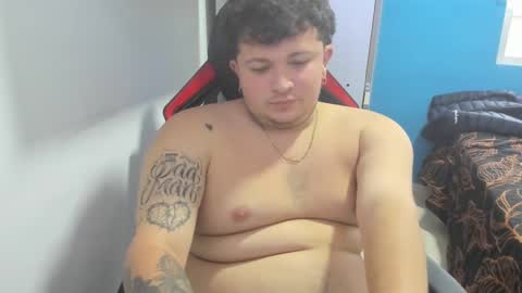 Snapshot of onewhiteboichub chatting on February 2025 08:40:01 PM Andres INDEPENDENT MODEL online show from February 2025 08:40:01 PM