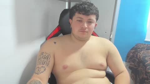 Snapshot of onewhiteboichub chatting on February 2025 05:29:01 PM Andres INDEPENDENT MODEL online show from February 2025 05:29:01 PM