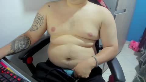 Snapshot of onewhiteboichub chatting on April 2026 12:33:02 AM Andres INDEPENDENT MODEL online show from April 2026 12:33:02 AM