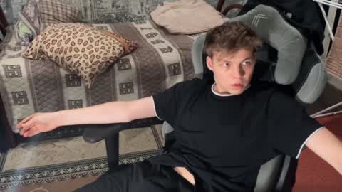 Snapshot of oofcblesssexx chatting on December 2024 01:53:02 AM bless god online show from December 2024 01:53:02 AM