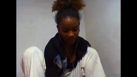 Snapshot of oooorazanasoa chatting on June 2026 06:57:01 PM oooorazanasoa online show from June 2026 06:57:01 PM