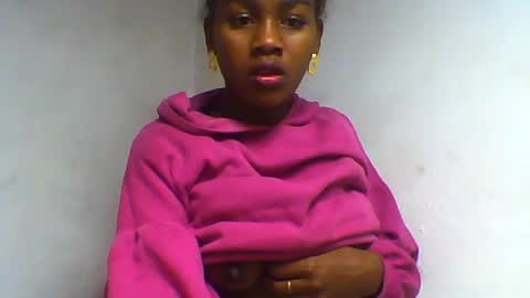 Snapshot of oooorazanasoa chatting on June 2026 11:24:02 PM oooorazanasoa online show from June 2026 11:24:02 PM