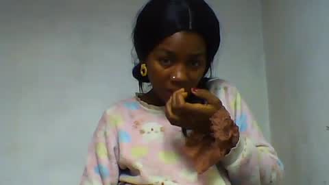 Snapshot of oooorazanasoa chatting on June 2026 05:28:01 AM oooorazanasoa online show from June 2026 05:28:01 AM