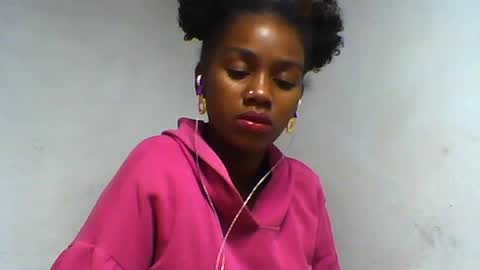 Snapshot of oooorazanasoa chatting on June 2026 01:45:01 AM oooorazanasoa online show from June 2026 01:45:01 AM