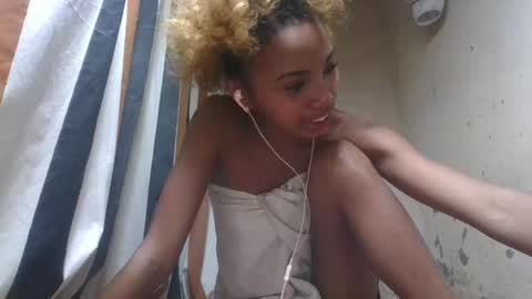Snapshot of oooosoavizara chatting on June 2026 08:44:02 PM oooosoavizara online show from June 2026 08:44:02 PM
