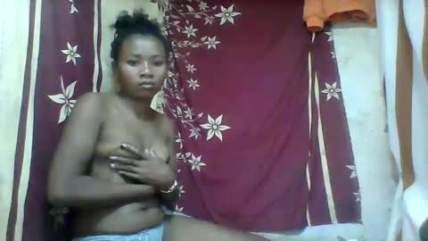 Snapshot of oooozafiette chatting on May 2026 06:29:02 AM oooozafiette online show from May 2026 06:29:02 AM