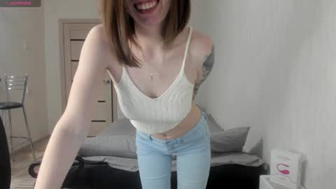 Snapshot of oops_britney chatting on February 2025 06:00:01 AM Britney online show from February 2025 06:00:01 AM