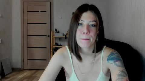 Snapshot of oops_britney chatting on December 2025 01:06:01 PM Britney online show from December 2025 01:06:01 PM