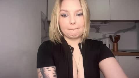 Ophelia online show from December 2025 07:53:02 PM