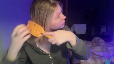 Ophelia online show from December 2025 06:44:01 AM