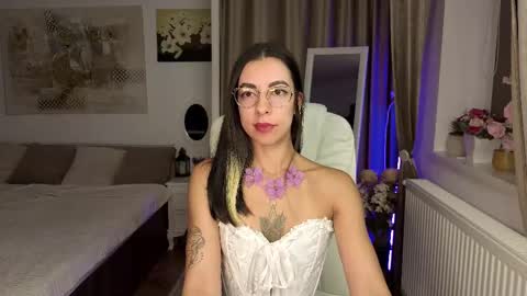 Snapshot of orchidessa chatting on October 2025 12:46:01 PM Eve Voss online show from October 2025 12:46:01 PM