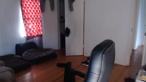 Snapshot of oregon87 chatting on February 2025 11:55:01 PM The Oregon Lumberjack online show from February 2025 11:55:01 PM