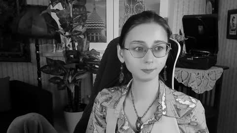 Snapshot of orianna_blade chatting on December 2024 05:46:01 PM Orianna - Hi Im into geek culture cosplay crafting LARP games. Shall we play DnD online show from December 2024 05:46:01 PM