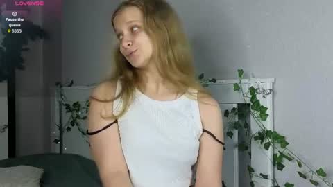 Snapshot of orivienne chatting on July 2026 04:05:02 PM Dolores online show from July 2026 04:05:02 PM