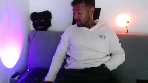 orlando_horny online show from October 2025 01:49:01 AM