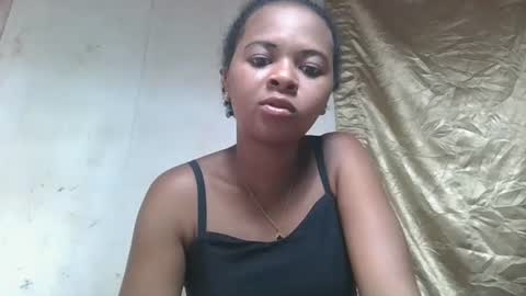 ornellahhh online show from December 2025 06:38:01 PM