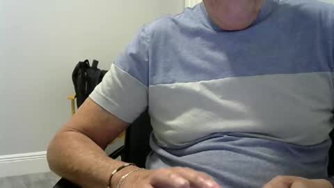 Ossi online show from October 2025 11:04:02 PM