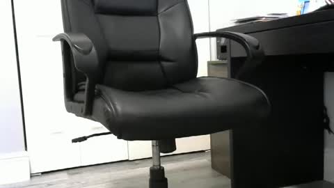 Ossi online show from December 2025 06:36:02 PM