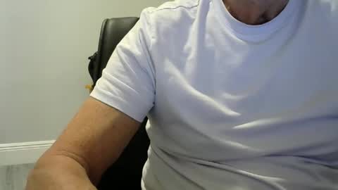 Ossi online show from January 2026 10:13:02 PM