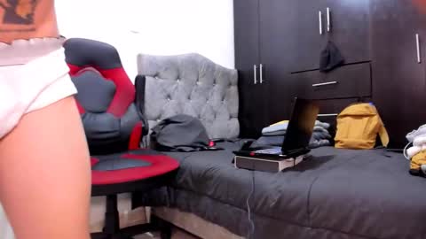 Leyder online show from October 2025 02:08:02 AM