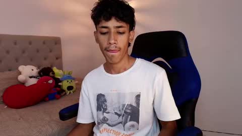 ostin 18hot online show from October 2025 01:14:02 AM