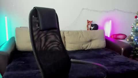 Ostin online show from December 2025 05:14:01 AM