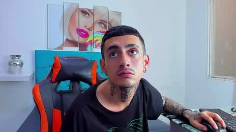 Snapshot of ostinmills chatting on December 2024 04:49:01 PM Ostin baby online show from December 2024 04:49:01 PM