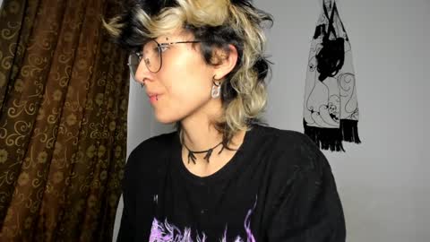 Snapshot of ottoyan_ chatting on December 2024 09:45:01 PM Otto 3 online show from December 2024 09:45:01 PM