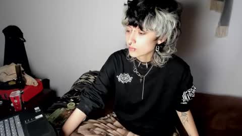 Snapshot of ottoyan_ chatting on February 2025 03:26:02 PM Otto 3 online show from February 2025 03:26:02 PM