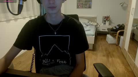 OverkneeBabe online show from February 2025 07:33:01 PM